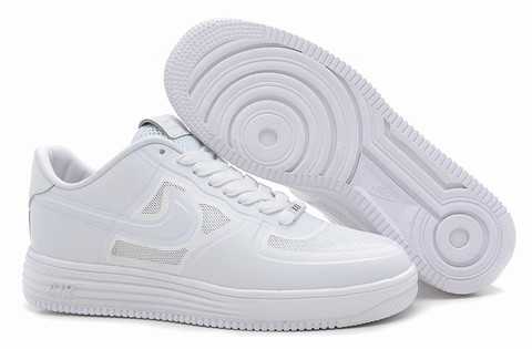 air-force-one-chaussure-noir-femme,nike-air-force-one-pas-cher,chaussure-air-force-one-nike-pas-cher