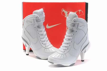 bottine-a-talon,chaussure-nike-a-talon-pour-femme,botte-talon-haut