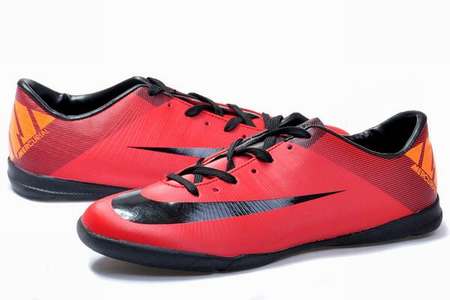 chaussure-de-boxe,crampons-de-foot-visses,chaussure-football-enfant