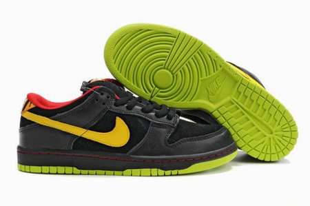 chaussure-nike-dunk-high-pas-chere,nike-dunk-sky-high-noir,nike-dunks-pas-cher