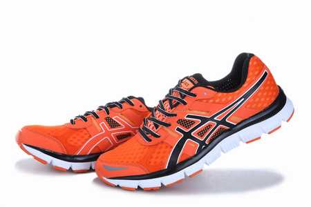 chaussures-de-running-blanc-et-bleu-adiprenec,chaussure-running-amorti-avant,chaussure-running-asics-gel