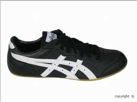 chaussures-de-sport-new-balance-femme,chaussure-de-sport-chiffre-d'affaire,chaussures-sport-de-ville