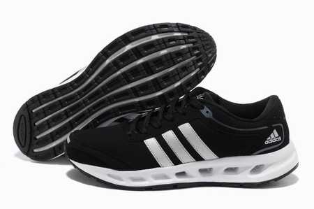 chaussures-running-femme-noir,nike-run-sleeveless,nike-running-femme-noir-et-rose