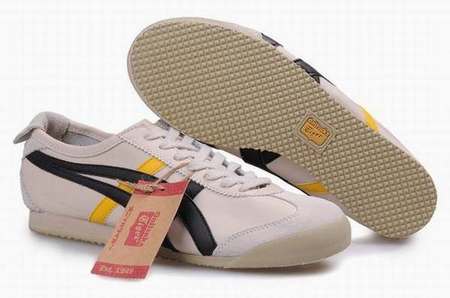 crampons-asics,asics-gel-blackhawk,chaussure-blanche-garcon