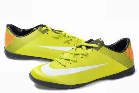 crampons-chaussures,chaussure-foot-pas-chere,chaussure-de-foot-pour-terrain-synthetique