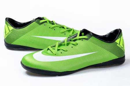 crampons-foot-junior,chaussures-de-foot-pas-cher-enfant,mercurial-vapor-pas-cher