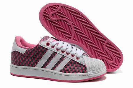 des-chaussures-de-sport,basket-adidas-noir,baskets-femme-adidas