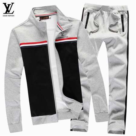 jogging-Louis-Vuitton-rose-et-blanc,bas-de-survetement-Louis-Vuittonnoir,annonces-ensemble-Louis-Vuitton