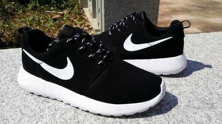 look-running-femme,nike-roshe-run-wmns-camo,nike-run-hypebeast