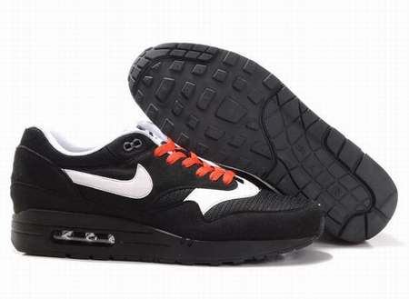 nike-air-max-thea-femme-pas-cher,air-max-noir-et-rose-fluo,air-max-noir-et-bleu-femme