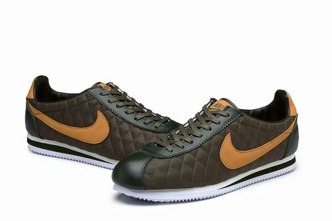 nike-cortez-bleu-ciel,nike-cortez-noir-et-bleu,nike-cortez-cuir-bleu