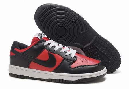 nike-dunk-vintage-femme,nike-dunk-sky-high-noir-et-rose,nike-dunk-sky-hi-essential