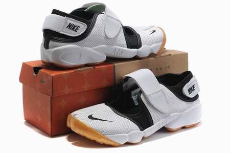 nike-ninja-pour-bebe,nike-ninja-noir-et-blanche,chaussure-aire-max
