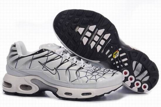 nike-requin-rouge,chaussures-tn-forum,nike-tn-requin-femme-pas-cher