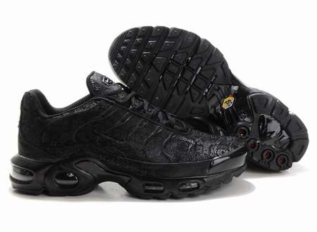 nike-requin-vrai-fausse,baskets-tn-homme,requin-noir-et-vert