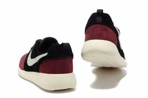nike-roshe-run-camo-femme,chaussure-nike-roshe-run-femme,nike-roshe-run-premium-noir