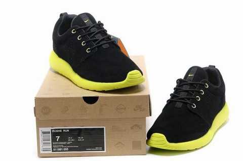 nike-roshe-run-femme-fleur,nike-roshe-run-print-w-chaussures,nike-wmns-roshe-run-pas-cher