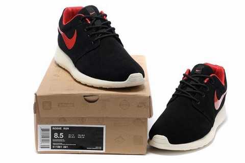 nike-roshe-run-kaki-noir,nike-roshe-run-canvas-noir,nike-roshe-noir-et-rose