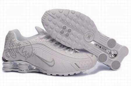 nike-shox-nz-noir,nike-shox-oz-femme,nike-shox-r4-foot-locker