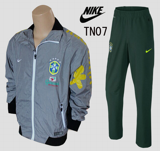 nike-survetement-redoute,survetement-nike-des-club,survetement-nike--psg-homme