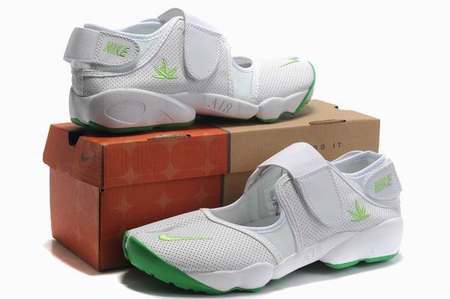 ninja-nike-foot-locker,nike-ninja-femme-rose,baskets-moins-cher