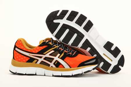 on-running-cloudsurfer-femme,chaussure-running-gros-amorti,nike-run-bench