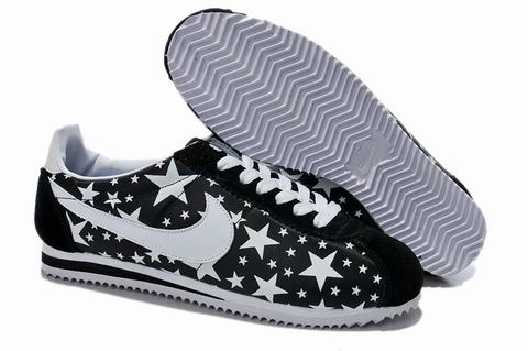 prix-nike-cortez-pas-cher,chaussures-nike-cortez-nylon-vintage,nike-cortez-femme-bleu-marine