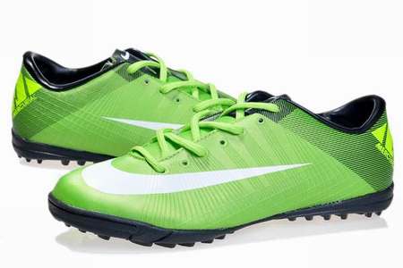 sport-chaussures,chaussure-pour-courir,chaussures-futsal-pas-cher