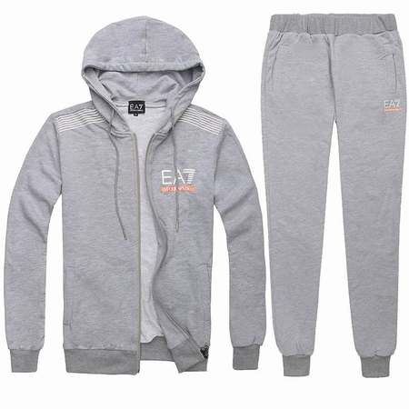 survetement-Armani-ea7-a-intersport,survetement-Armani-ea7-35-euros,pantalon-survetement-Armani-ea7-noir-blanc