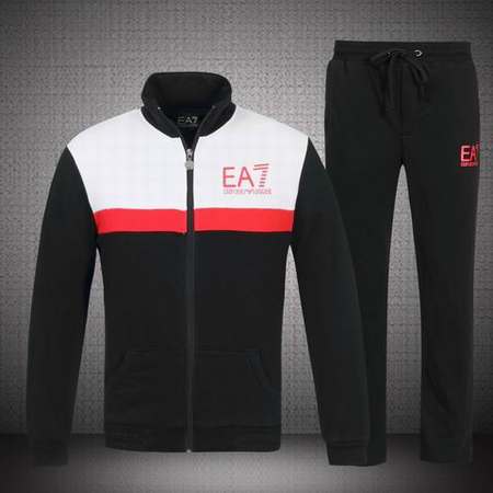 survetement-puma-pour-femme,survetement-Armani-ea7-blanc-capuche,ensemble-jogging-coton-homme