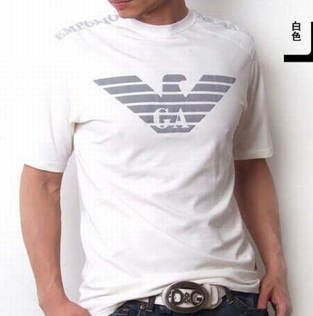 t-shirt-Armani-avec-plaque,t-shirt-capuche-homme-manche-courte,Armani-polo-femme-blanc