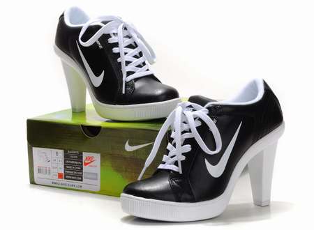 talon-pas-cher-femme,botte-talon-plat,nike-dunk-a-talon-pas-cher