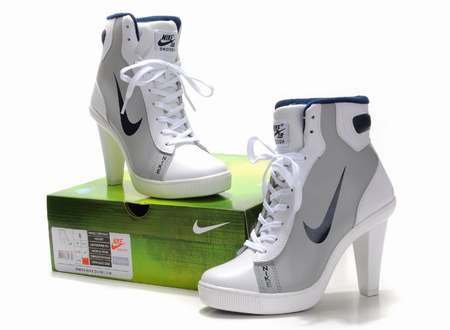talon-pour-enfant,chaussure-nike-femme-talon,nike-a-talon-aiguille-pas-cher